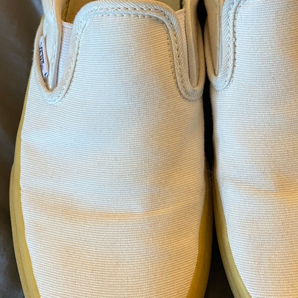 off white gum sole slip on Vans ✨